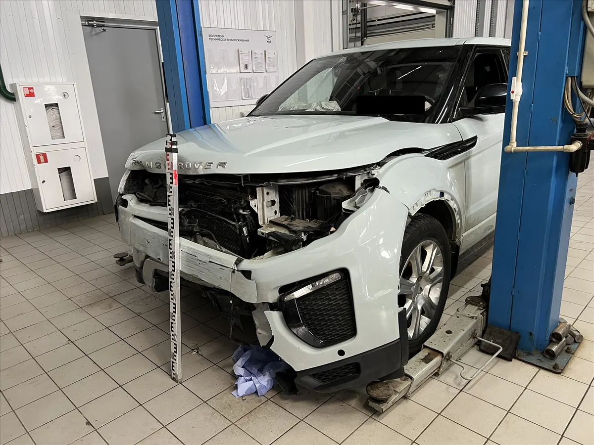 Фото к делу: Range Rover погиб в ДТП, ОСАГО покрыло 400 000 ₽, с виновника взыскали ещё 1 856 797 ₽